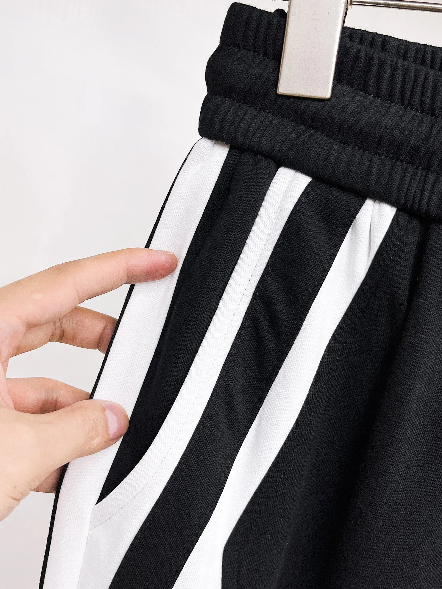 Balenciaga 🆕2026 Autumn and Winter New Arrival Casual Pants! The official website will be released simultaneously. Brand Classic LOGO casual pants, customized fabrics, excellent comfort and strong touch. Highly recognisable, perfect appearance and craftsmanship. Size:M-3XL